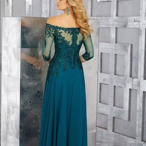 Brand new never worn / tags still on Morilee dress . Its beautiful!